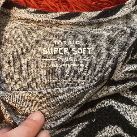 TORRID Grey and Black Zebra stripe Super Soft Plush Top! Torrid size 2! - Picture 7 of 10